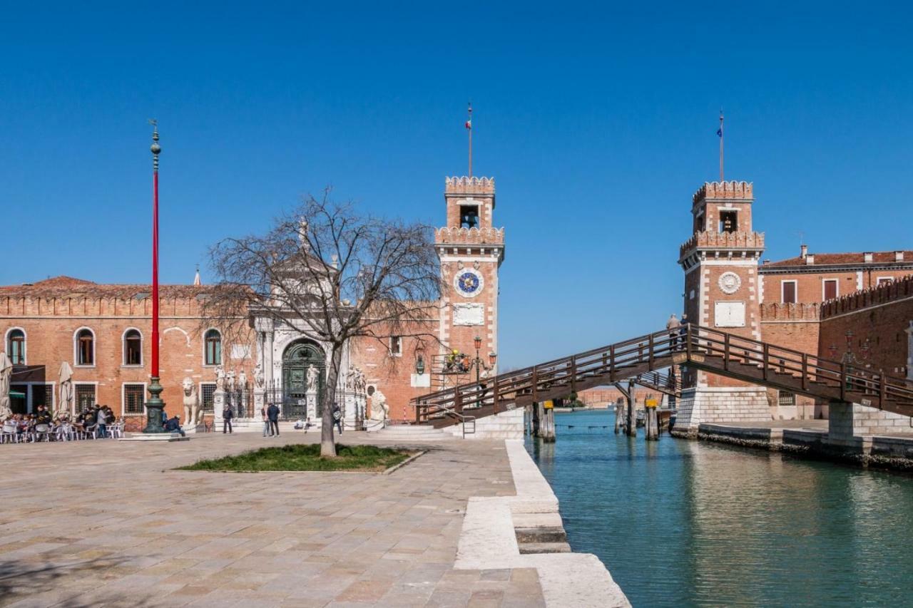 Arsenale 2352 Home Library By Biennale Exhibition Venice Exterior photo